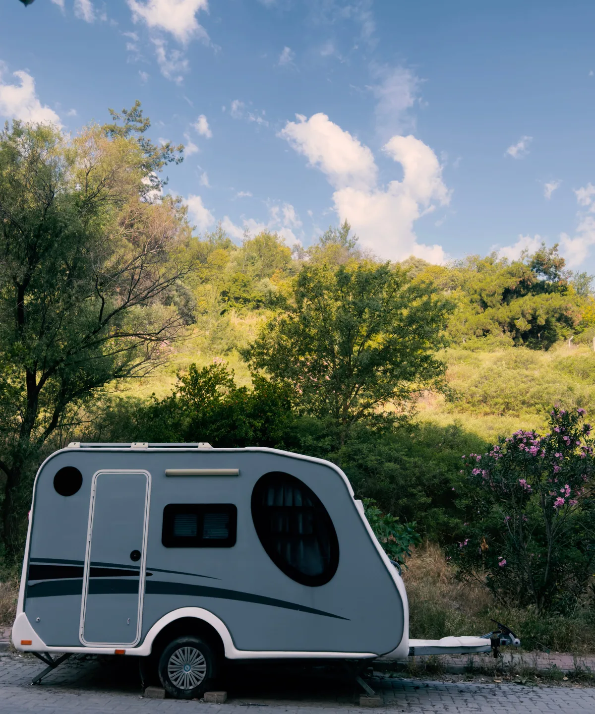 Trailer — Utility or travel trailer, side / three-quarter view
