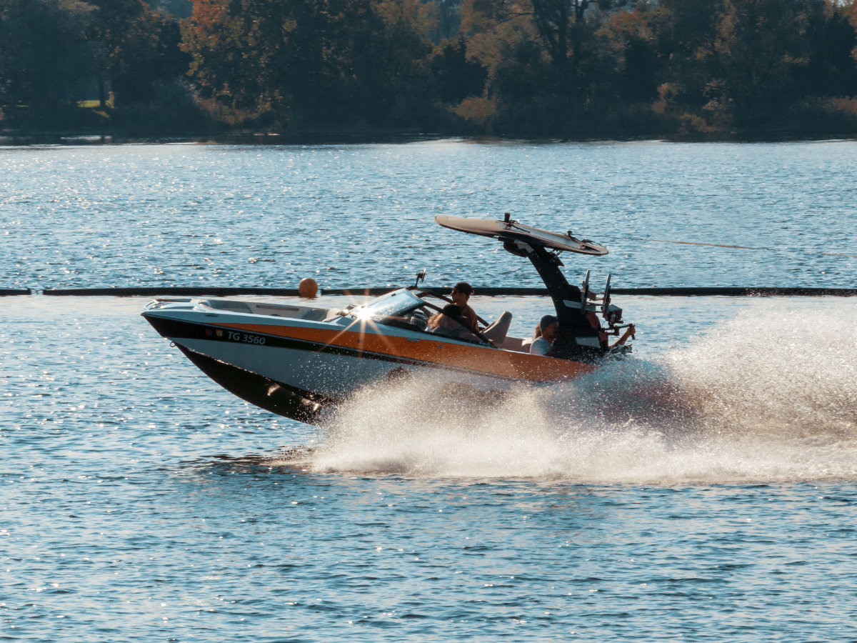 Inboard Wakesurf Boat